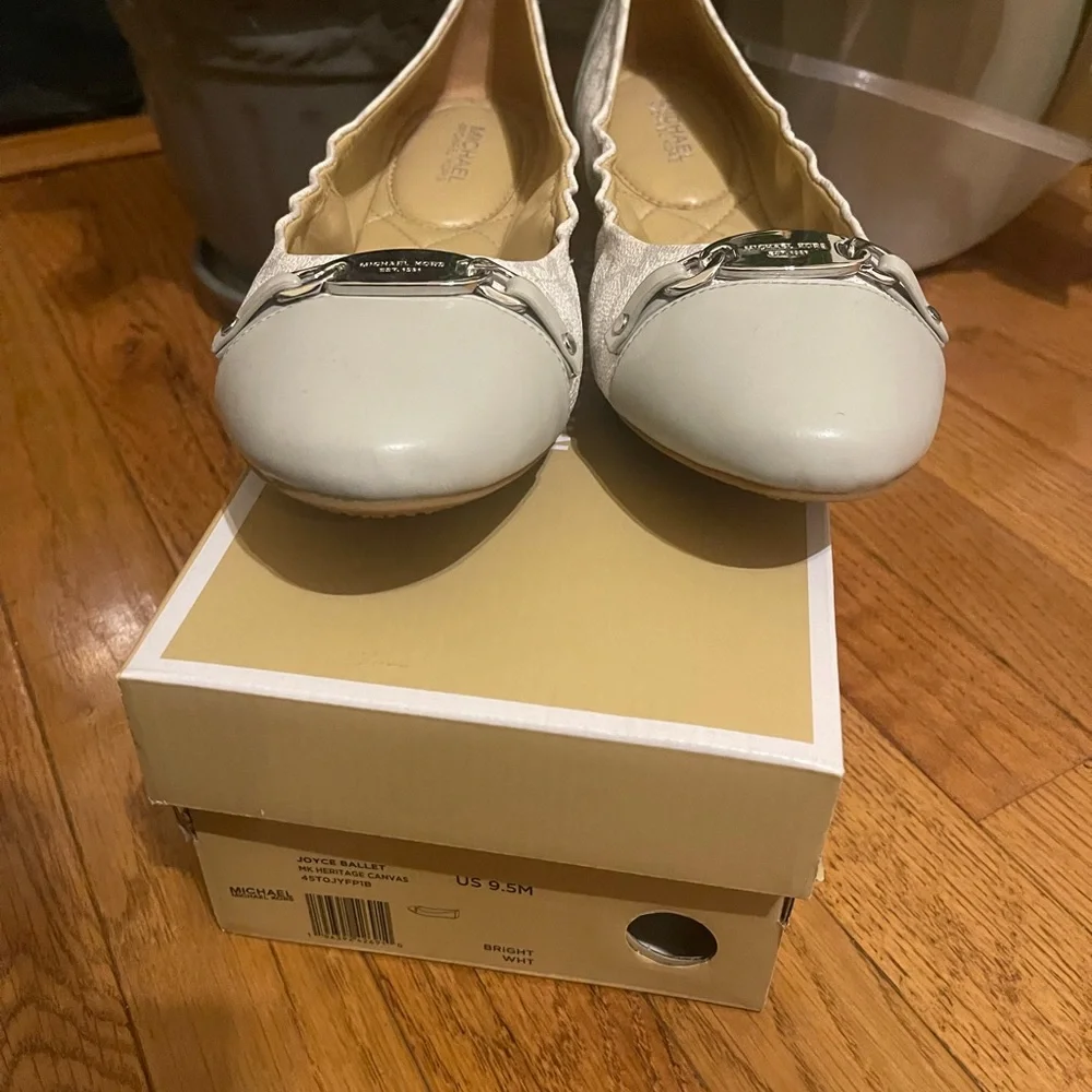 Michael Kors Women's Cream and Gray Ballet Flats - Picture 2 of 4